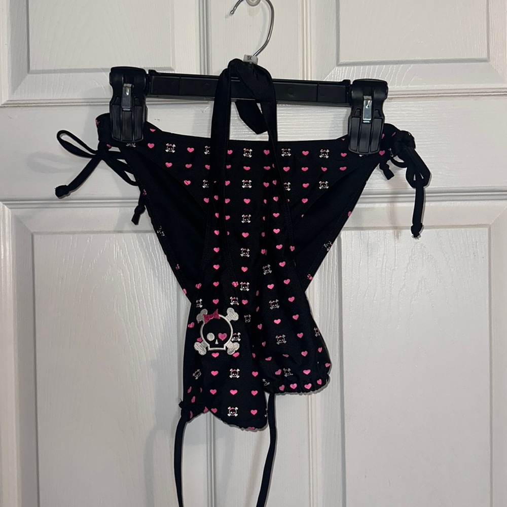 Calhoun Bikini Top and Bottom. Size XL.